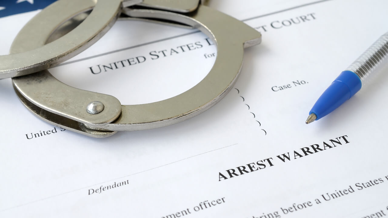 ¿Cómo saber si tengo orden de arresto en Texas?