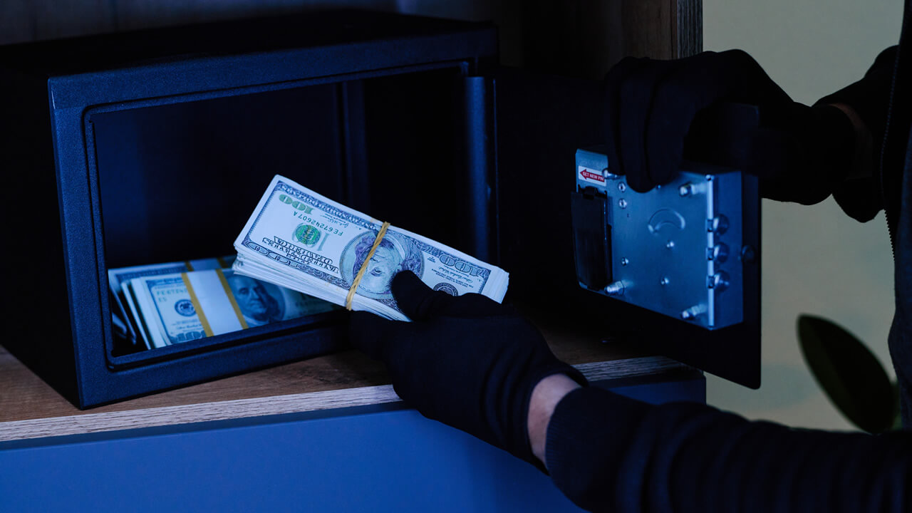 ¿Con cuánto dinero se convierte un robo en delito grave?